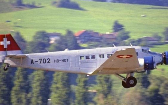 Accidente de reliquia de avión militar del 1930 en los Alpes suizos deja 20 muertos