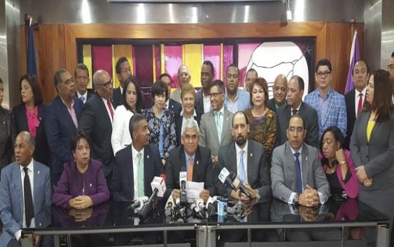 Diputados Leonelistas denuncian alianza del PRM-Sector oficial para apoyar Primarias y reformar la Constitución.