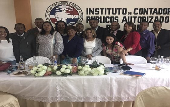 Instituto de Contadores juramentó directiva de San Juan de la Maguana