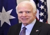 Cáncer cerebral cobra vida del senador y excandidato presidencial estadounidense John McCain