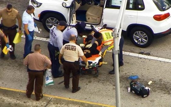 Sujeto que enfrentó policías con AK-47 en Miami cae abatido; Vídeo