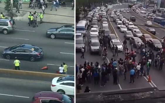 Policía dispersa pasajeros molestos a bombasos y les caen como pavos a golpes; Vídeos
