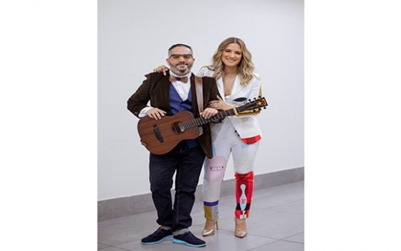 Nathalie Hazim y Pavel Núñez cantan en graduación de 400 mujeres
