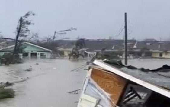 Huracán Dorian deja cinco muertos y daña miles de autos y 13 mil viviendas en Bahamas; Vídeos