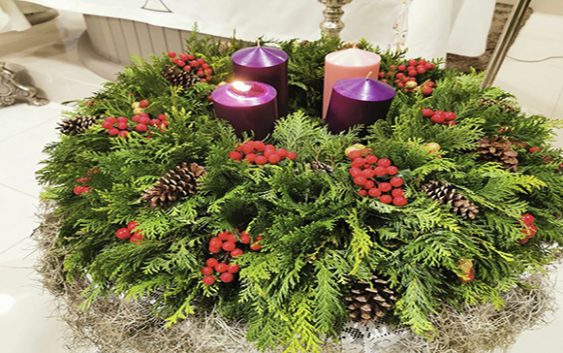 La Iglesia celebra el Adviento (la Venida del Redentor – la Natividad) verdadera razón de la «Navidad»