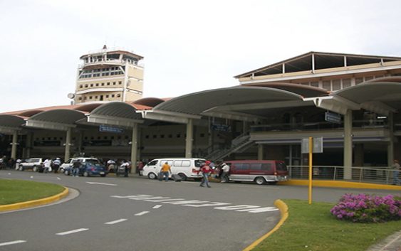 Aumenta llegada dominicanos al Aeropuerto de Santiago por motivo de Navidad y Año Nuevo