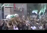 Musulmanes protestan con cadáver de terrorista-suicida aún teniendo la bomba y le explota a la multitud; Vídeo