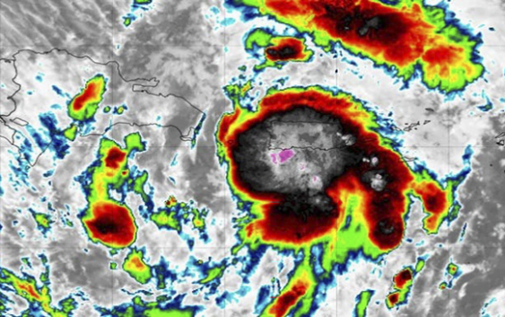 Asombroso: Tormenta Isaías ataca Puerto Rico y se eleva pasando por encima de la RD rumbo a Costa Sur de Florida