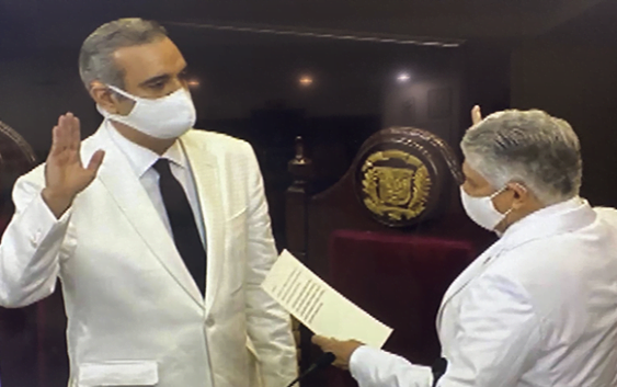 Luis Abinader jura como presidente de «todos los dominicanos»