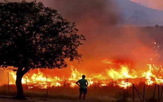 España: incendios provocan 3,500 evacuados y 10 mil hectáreas quemadas; Más de 400 militares y bomberos trabajan