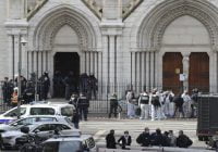 Terrorismo en Francia: Tres muertos, mujer decapitada, en Niza; Otro ataque abortado en Avignon; Vídeos