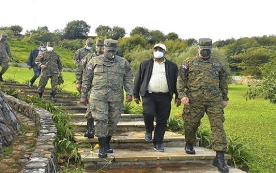 Comandante del Ejército visita Calimete, Elías Piña para recabar información sobre caso Macapi