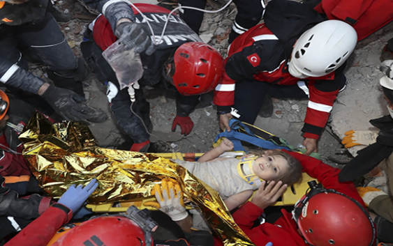 Ayda Gezgin, de tres años superviviente 107 tras 4 días entre escombros por terremoto en Turquía; Vídeo
