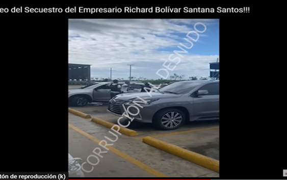 Uniformados de policías secuestran ciudadana norteamericana y empresario Santana Santos; Vídeos