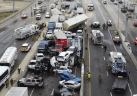 Accidente entre alrededor de cien vehículos deja 5 muertos y decenas de heridos y atrapados en Texas; Vídeos