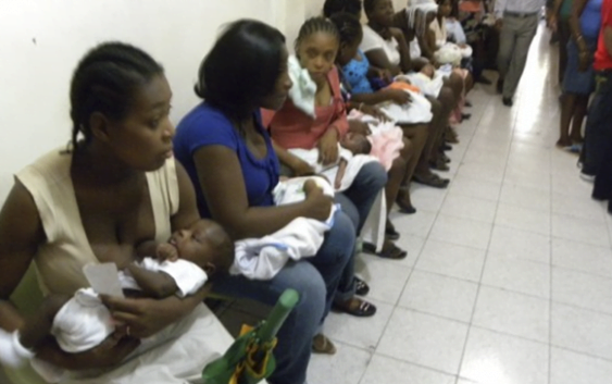 Bandas trafican con embarazadas haitianas las están llevando de noche y casi paridas a hospitales