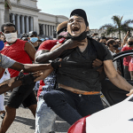 Protesta popular en Cuba; Primera vez en dictadura de los Castro; Esbirros apresan y torturan cientos; Vídeos