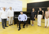 Escuela de música Fundación Fiesta Clásica recibe donación de piano