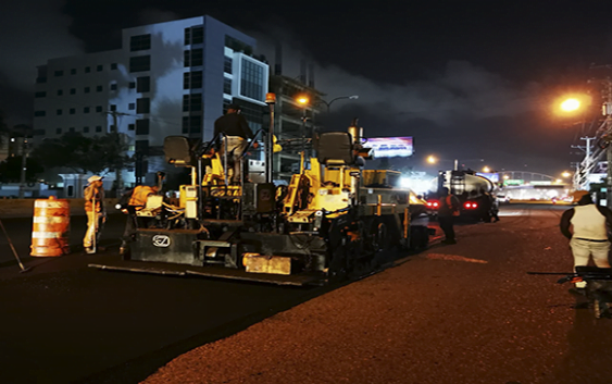 Obras Públicas continúo esta noche asfaltado de la Avenida 27 de Febrero de la capital; Vídeos