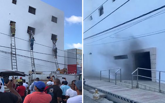 Voraz incendio afecta Clínica Canela II en La Romana; Bomberos evacuan decenas personas atrapadas; Vídeos
