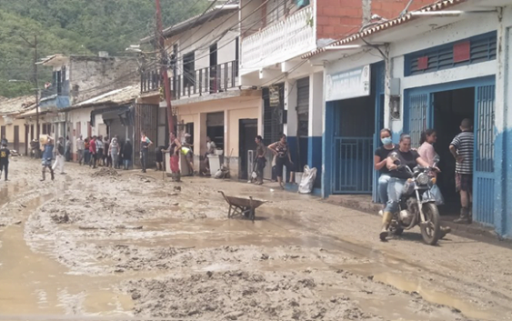 Venezuela: Sismo de 4,8; 20 muertos y nueve estados en emergencia por lluvias; Identifican víctimas; Vídeos