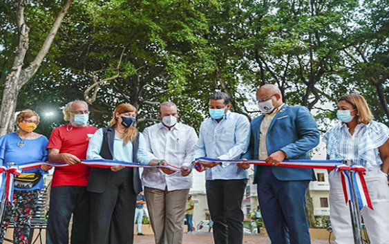 ADN y BanReservas entregan remozado el Parque Eduardo Abreu en San Carlos