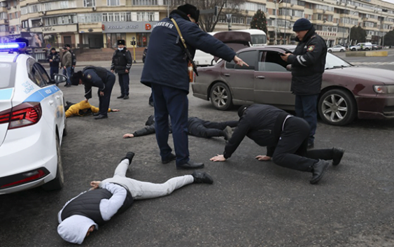 Tras protestas por alza del gas Putín no pudo quedarse con Kazajistán el pueblo lo enfrentó