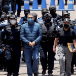 Honduras extradita expresidente Hernández hacia EE.UU.; Avión DEA lo busca y de inmediato es presentado en Corte Federal