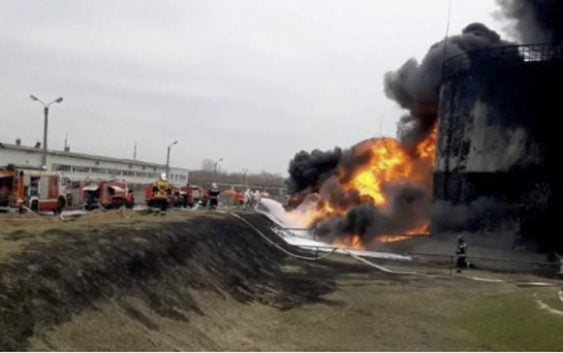 Treta o realidad: Rusia dice que helicópteros ucranianos atacaron depósito de petróleo en su territorio
