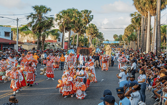 Cientos de capitaleños disfrutaron el Carnaval del Distrito Nacional 2022