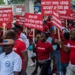 Trabajadores haitianos macharon en las calles de Puerto Príncipe para exigir salario mínimo de 14 dólares