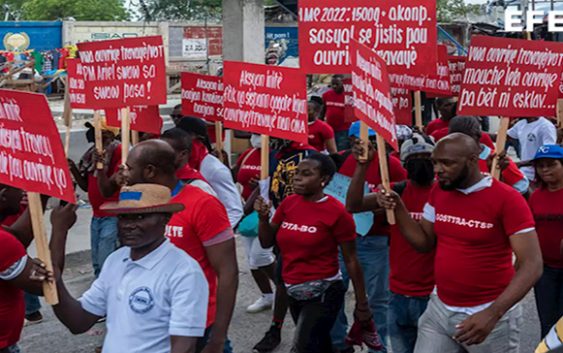 Trabajadores haitianos macharon en las calles de Puerto Príncipe para exigir salario mínimo de 14 dólares