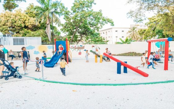 Alcaldesa Carolina Mejía entrega a la comunidad renovado Parque de Costa Caribe