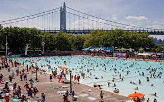 Ola de calor: Emergencia en Boston y Filadelfia, NY extiende horario piscinas e incendios en Texas
