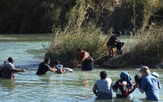 Tragedia: Nueve migrantes mueren ahogados intentando penetrar a los Estados Unidos desde México