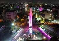Monumentos del Distrito Nacional se iluminan de rosa por lucha contra cáncer de mama