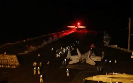 Estados Unidos y Reino Unido responden con bombardeos ataques de rebeldes hutíes e Irán en el Mar Rojo